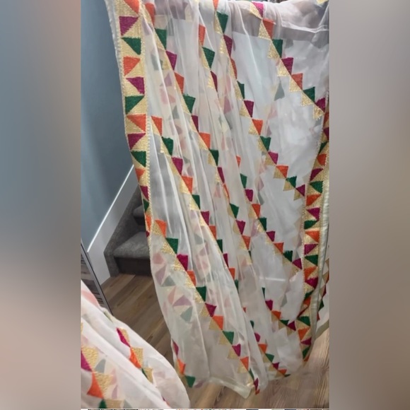 White embroidered dupatta - Picture 3 of 4